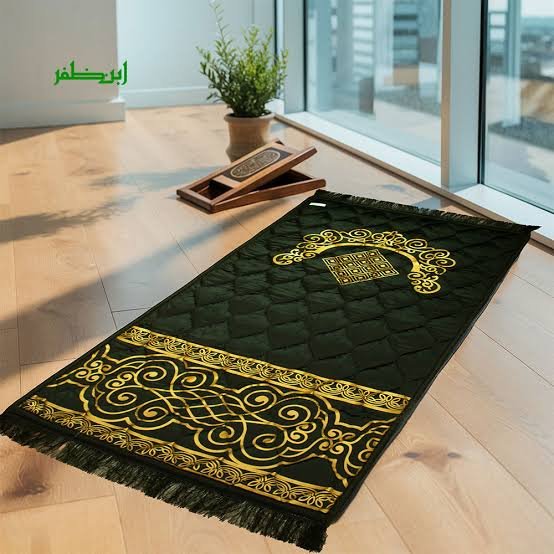 Luxe Embossed Velvet Prayer Mat (Janamaz)